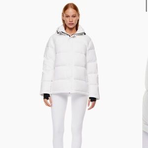 NWOT ARITZIA SUPERPUFF WHITE - CLASSIC LENGTH